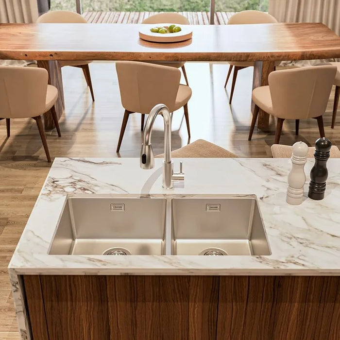 Grifería prime monocontrol para agua caliente en acero inoxidable satinado marca Socoda