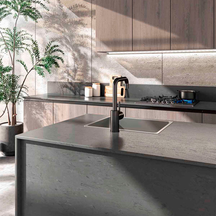 Superficie sólida acrílica charcoal concrete marca Meganite