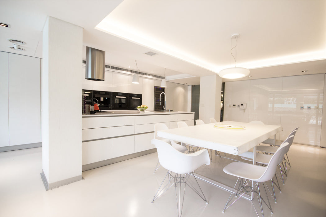 Canto semirigido alto brillo color blanco