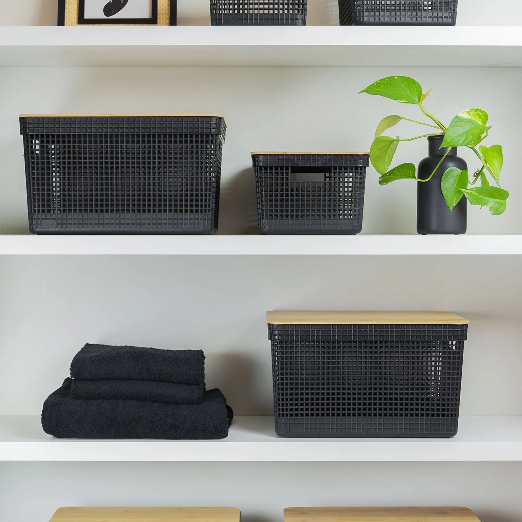 Cesta grid con tapa de bambú de 20 litros color negro