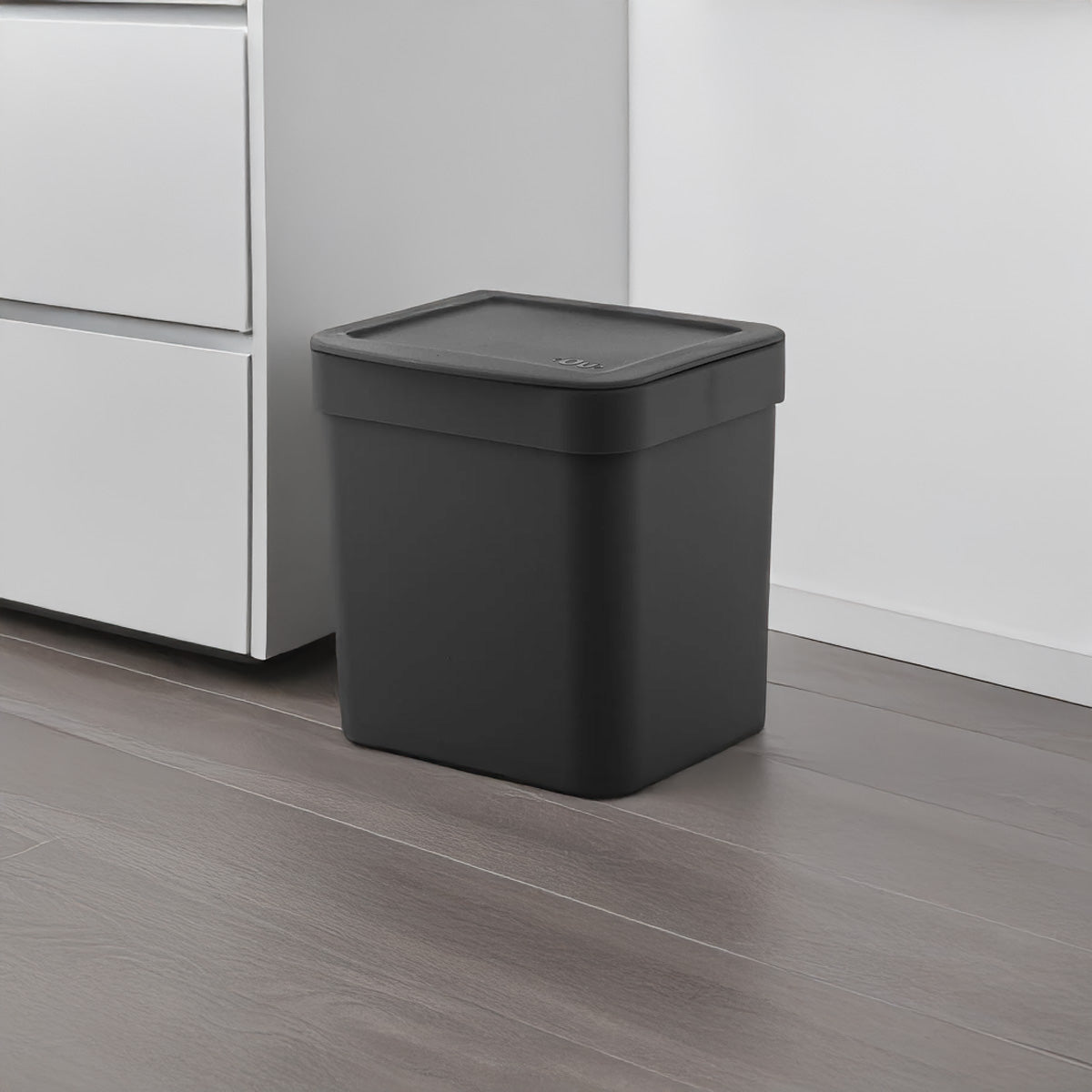 Basurero trium de 2,5 litros color negro