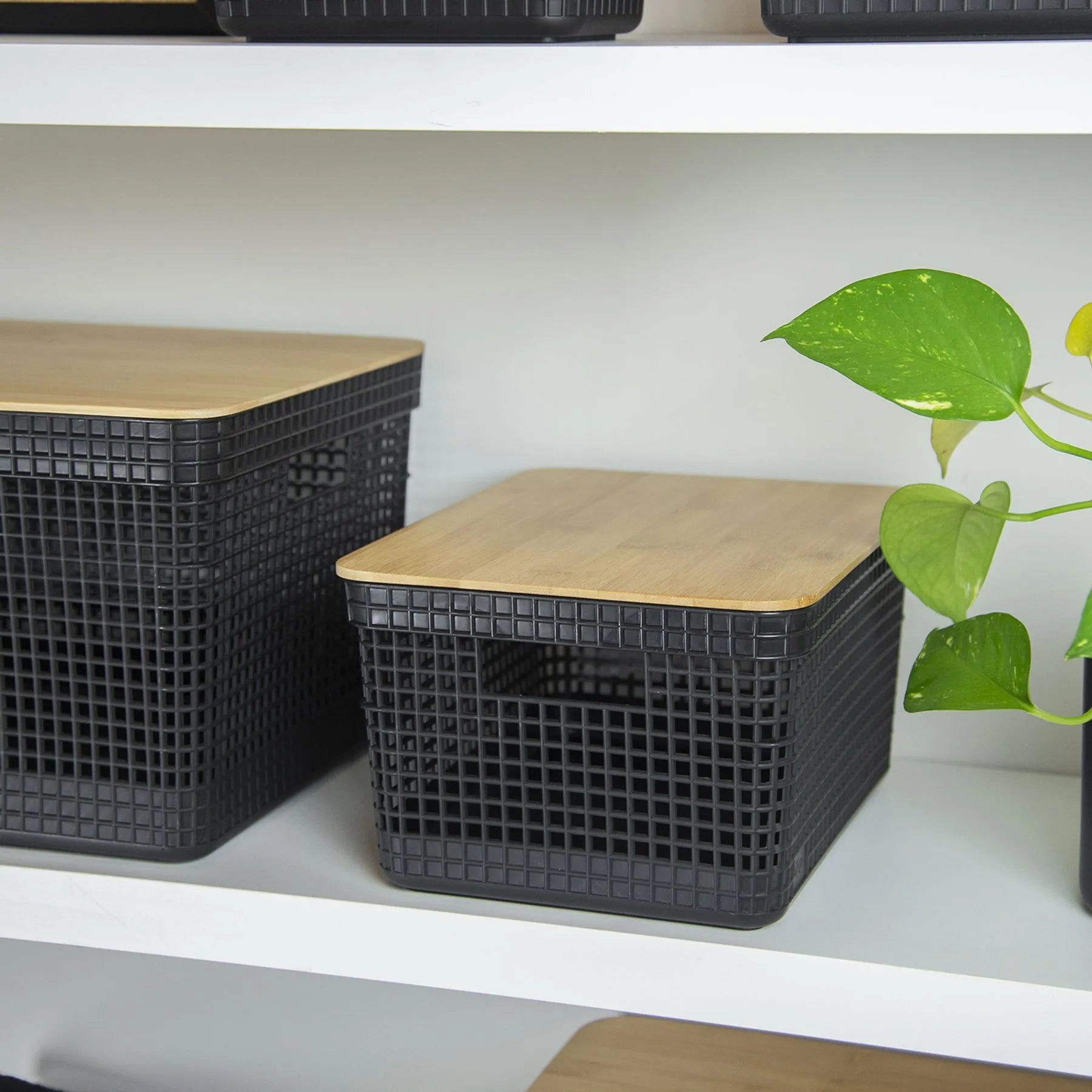 Cesta grid con tapa de bambú de 8 litros color negro