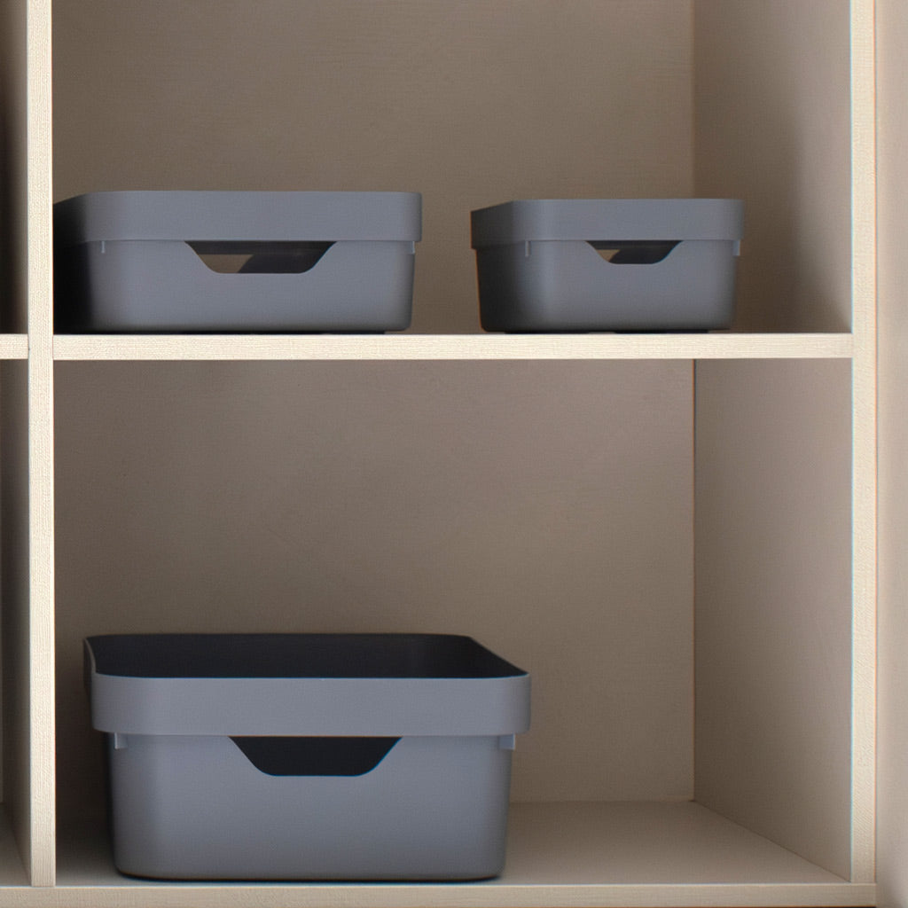 Caja organizadora baja  cube sin tapa color plomo.