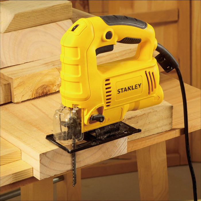 herramienta electricas e inalambricas sierra caladora 600w accion pendular caja plastica stanley sj60k b3 stanley sj60k b3 madecento