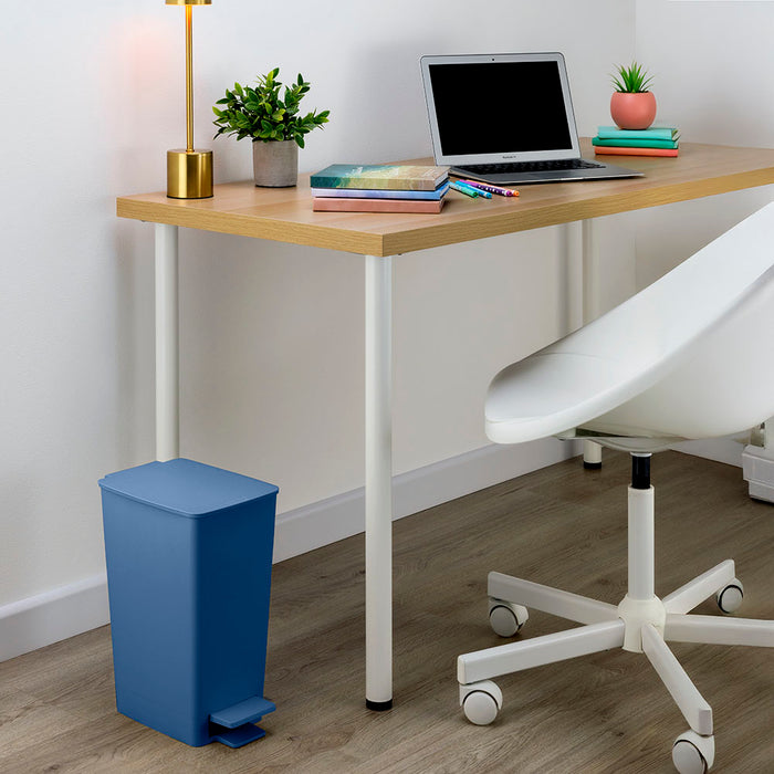 Basurero pedal slim 8 litros azul petroleo marca Rimax