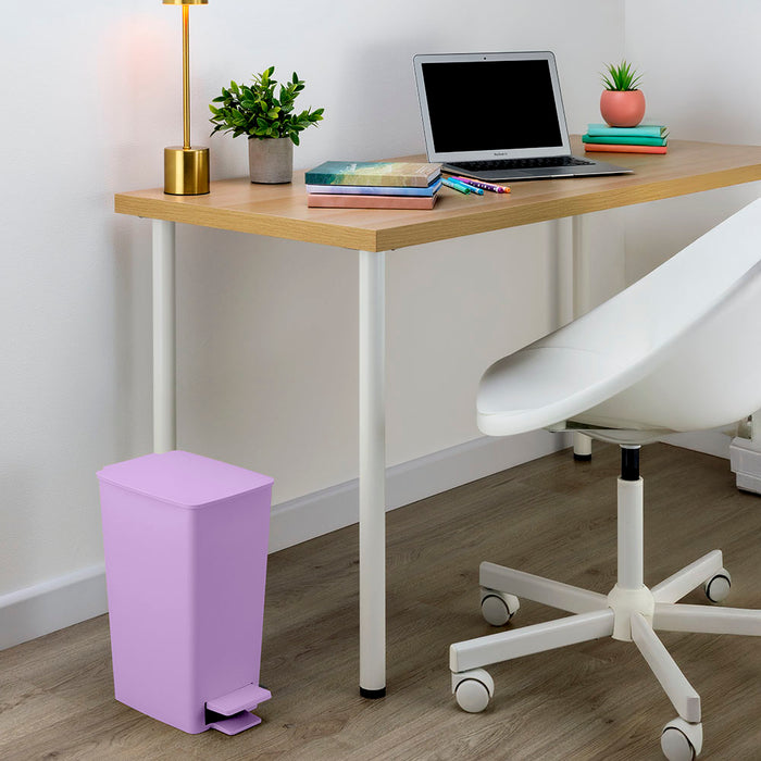 Basurero pedal slim 8 litros lavanda marca Rimax